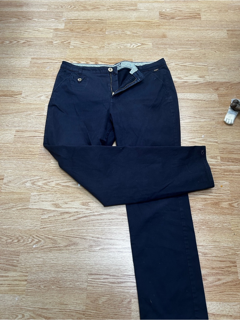 per una Navy Blue Straight-Leg pants. Quality Mark & Spencer’s trousers.